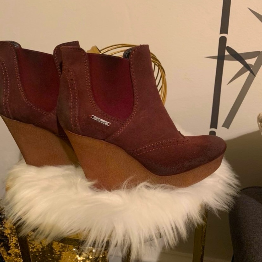Women’s burgundy / wine boots